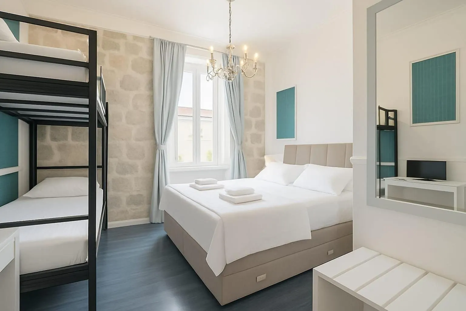 Habibi Come Tu Silver Gate Diocletians Palac Split Hostel