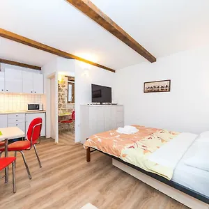 First Vestibul Apartment