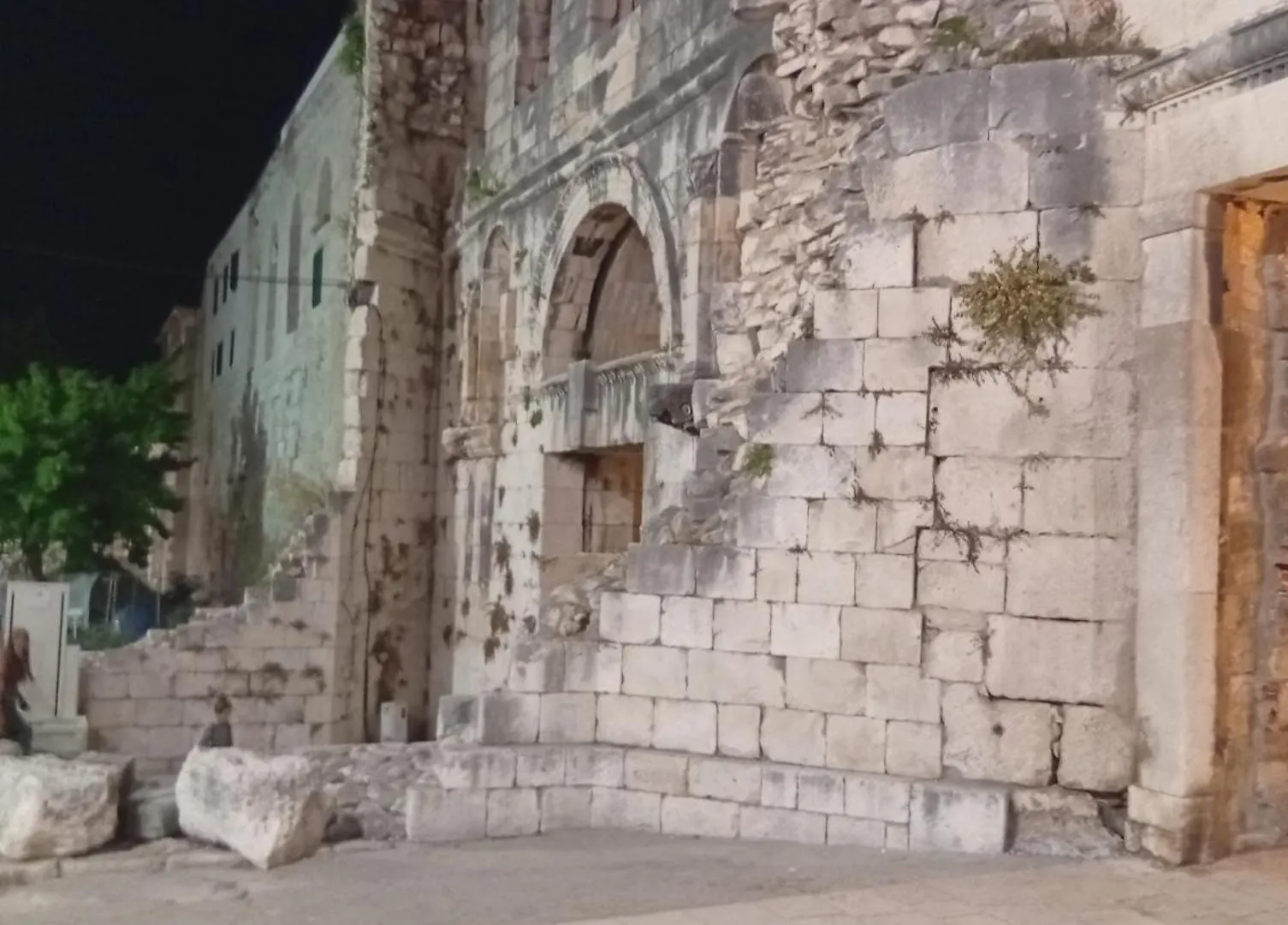 Habibi Come Tu Silver Gate Diocletians Palac Split Hostel